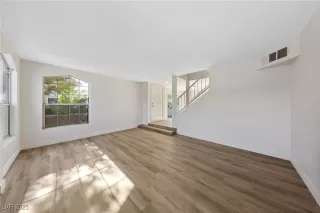 Photo #6: 2684128 Listing