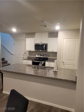 Photo #2: 2684184 Listing 