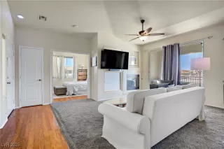 Photo #5: 2684235 Listing