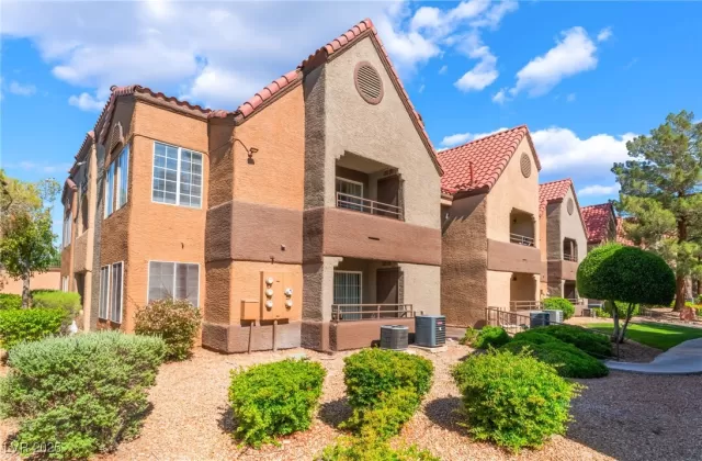 MLS: 2684249 Condo For Sale