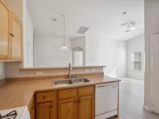 Photo #3: 2684270 Listing