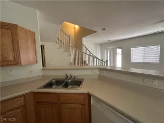 Photo #6: 2684270 Listing