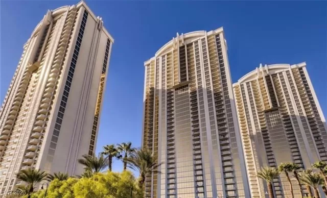 MLS: 2684304 Condo For Sale