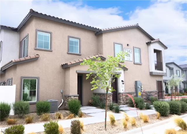 MLS: 2684330 Condo For Sale