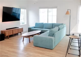 Photo #4: 2684330 Listing