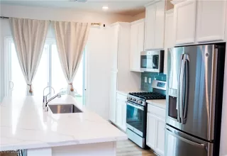 Photo #5: 2684330 Listing