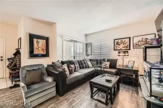Photo #2: 2684353 Listing