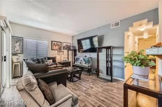 Photo #3: 2684353 Listing