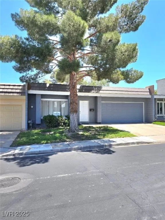 MLS: 2684359 Condo For Sale