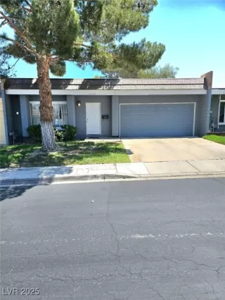 Photo #2: 2684359 Listing