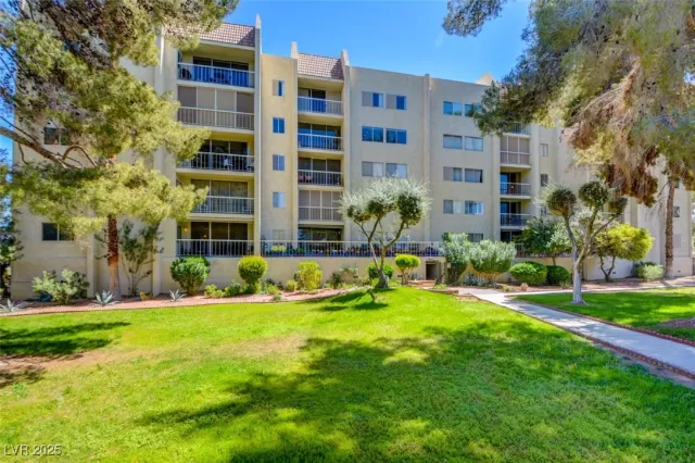 MLS: 2684390 Condo For Sale