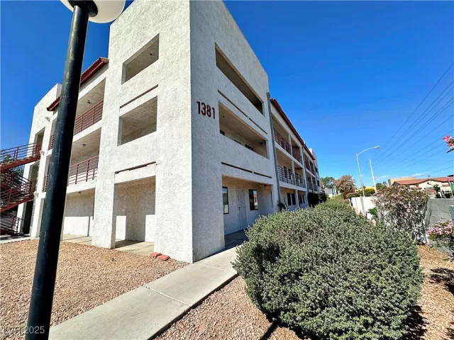 MLS: 2684433 Condo For Sale