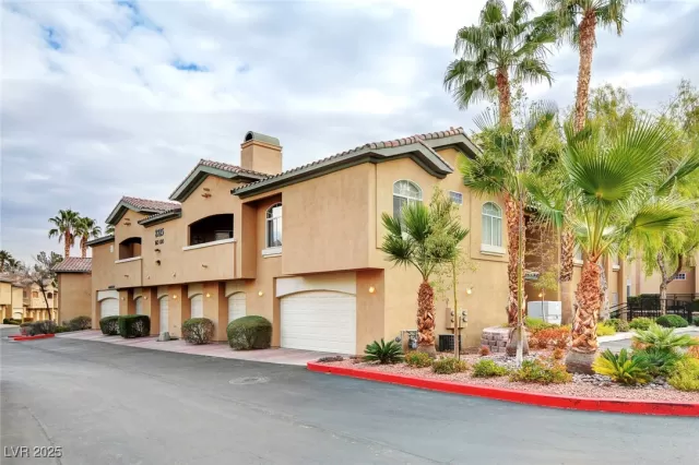 MLS: 2684505 Condo For Sale