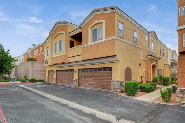 MLS: 2684603 Condo For Sale