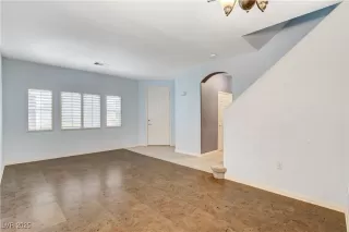 Photo #5: 2684603 Listing