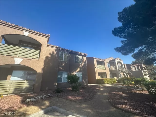 MLS: 2684686 Condo For Sale