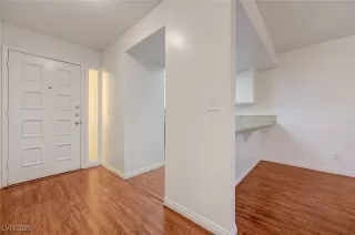 Photo #2: 2684801 Listing