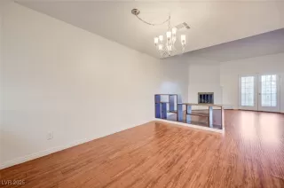 Photo #4: 2684801 Listing