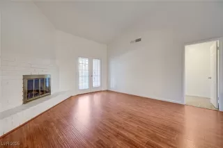 Photo #5: 2684801 Listing