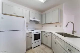 Photo #6: 2684803 Listing 