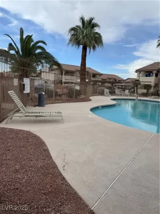 Photo #3: 2684819 Listing