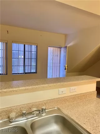 Photo #6: 2684844 Listing