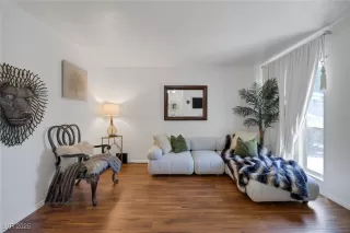 Photo #4: 2684856 Listing