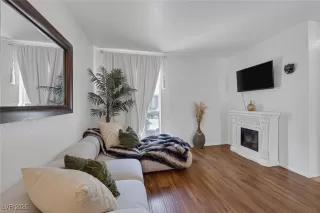 Photo #6: 2684856 Listing