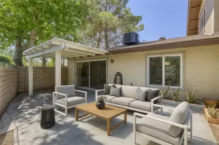 Photo #4: 2684921 Listing