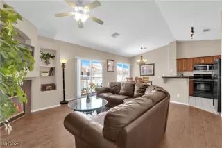 Photo #4: 2684955 Listing