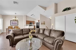 Photo #5: 2684955 Listing