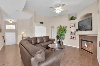 Photo #6: 2684955 Listing