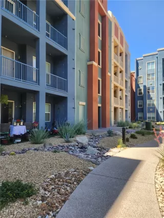 Photo #1: 2684977 Listing 