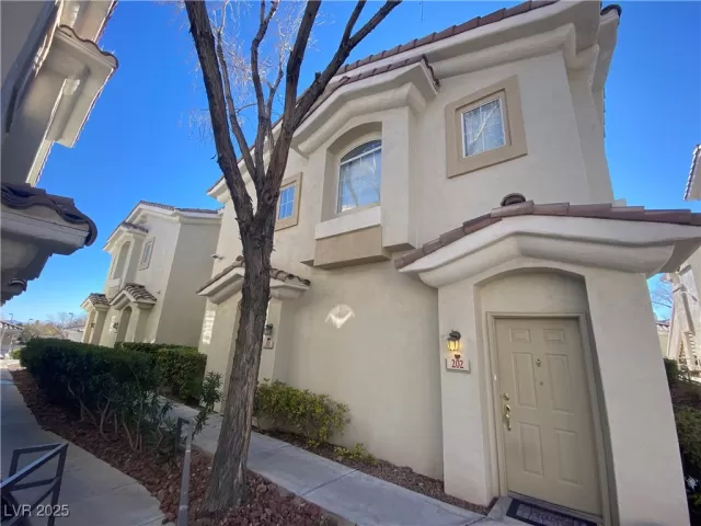 MLS: 2685031 Condo For Sale