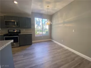 Photo #4: 2685031 Listing