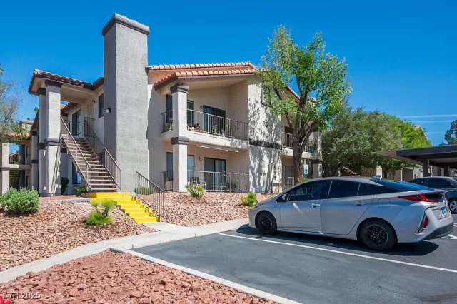 MLS: 2685033 Condo For Sale