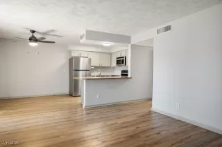 Photo #3: 2685033 Listing 