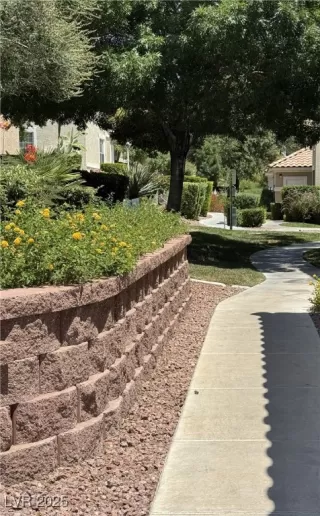 Photo #5: 2685040 Listing