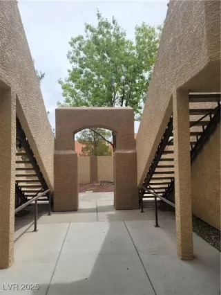 Photo #5: 2685076 Listing 