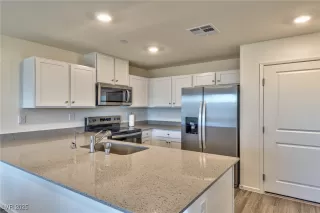 Photo #3: 2685153 Listing 