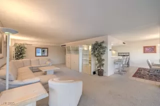 Photo #4: 2685168 Listing