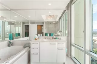 Photo #4: 2685181 Listing