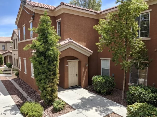 MLS: 2685231 Condo For Sale