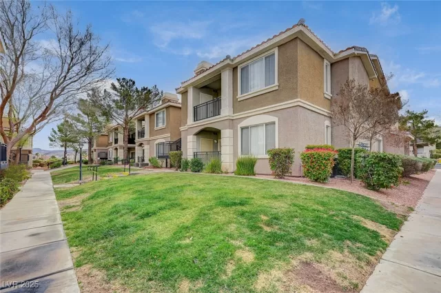 MLS: 2685235 Condo For Sale