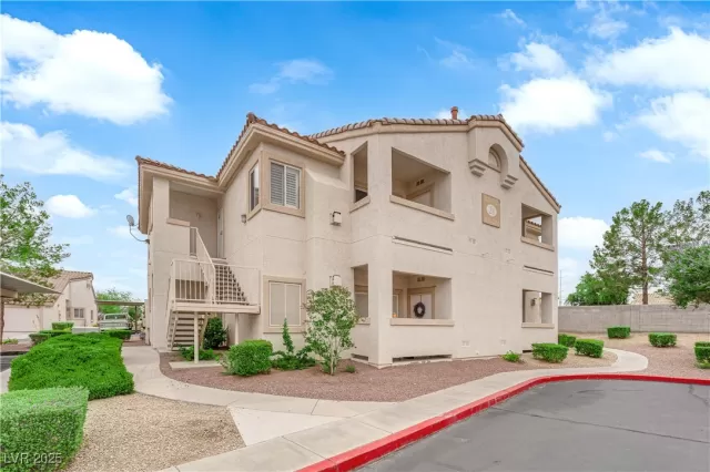 MLS: 2685242 Condo For Sale