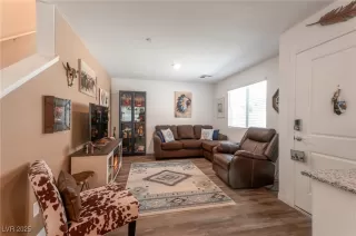 Photo #2: 2685302 Listing 