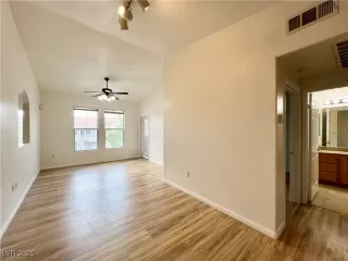 Photo #2: 2685311 Listing 