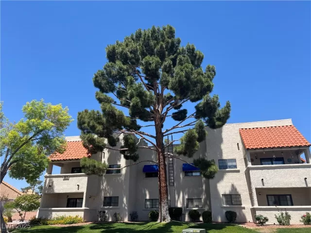 MLS: 2685371 Condo For Sale