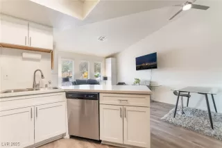 Photo #5: 2685380 Listing