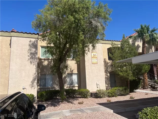 MLS: 2685387 Condo For Sale